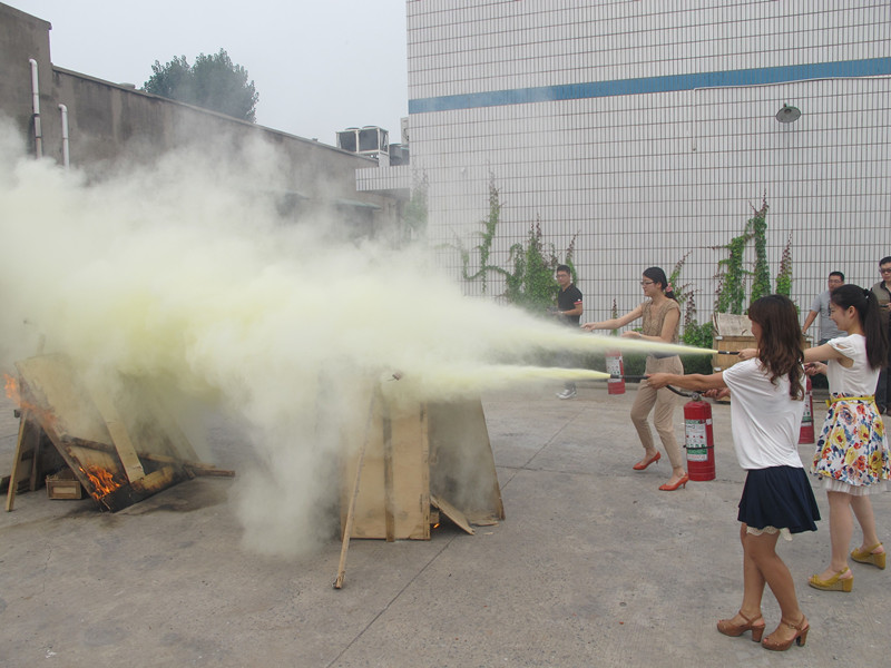 人人參與消防-共創(chuàng)平安和諧-益和熱力公司開(kāi)展消防、逃生演練