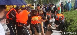 安陽(yáng)益和熱力集團(tuán)30人搶險(xiǎn)隊(duì)逆流而上，奮戰(zhàn)在抗洪一線(xiàn)